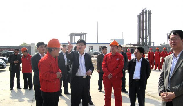 東營(yíng)市委副書記、市長(zhǎng)趙豪志到公司項(xiàng)目工地現(xiàn)場(chǎng)辦公