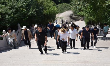 俊源控股集團組織開展2025年嶗山團建活動